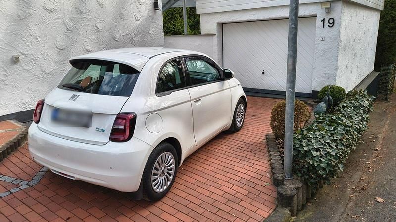 Gebraucht Fiat 500e Action 69 kW (95 PS) 2022 Weiß Kleinwagen