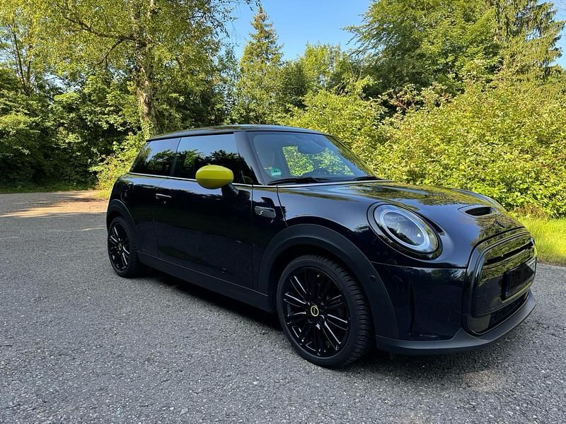 Schwarz Gebraucht 2021 Mini Cooper SE Kleinwagen | 18.999 € (Teuer) - Bild 1/4
