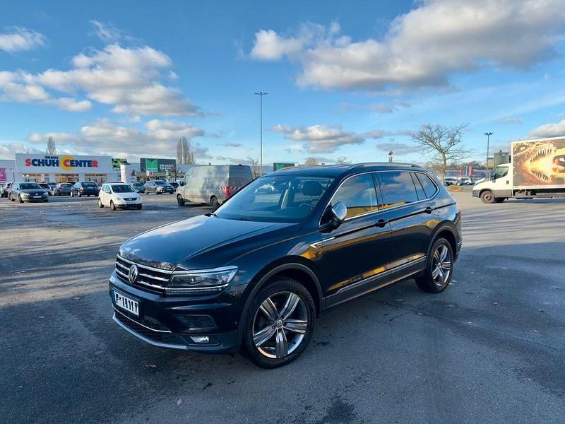 Schwarz Gebraucht 2018 VW Tiguan Allspace Highline SUV | 19.750 € (Superpreis) - Bild 1/4