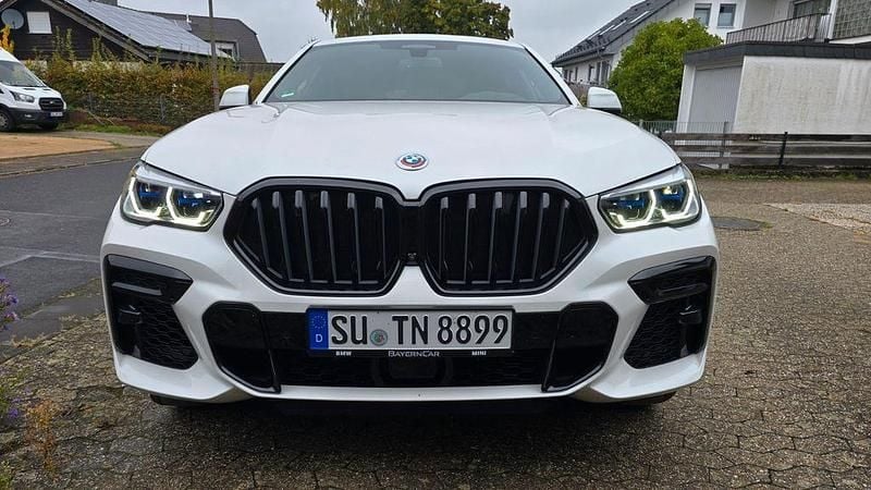 Weiß Gebraucht 2023 BMW X6 M50 Shadowline SUV | 64.000 € - Bild 1/4