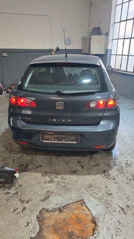 Grau Gebraucht 2006 Seat Ibiza Comfort Limousine | 1.500 € (Fairer Preis) - Bild 1/3