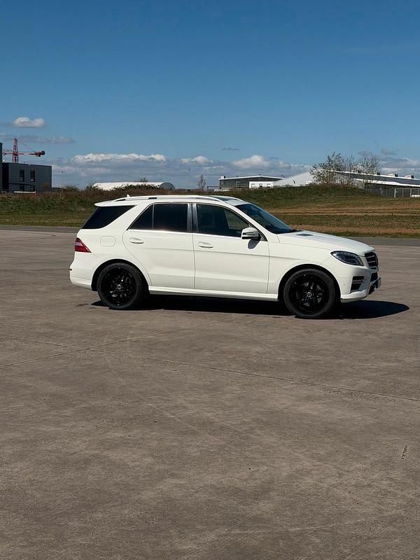 Gebraucht Mercedes ML350 258 PS (189 kW) 2013 Weiß SUV