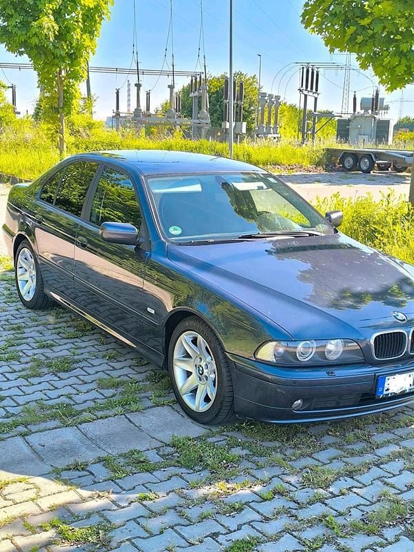 Blau Gebraucht 2002 BMW 520 Limousine | 2.500 € (Fairer Preis) - Bild 1/4
