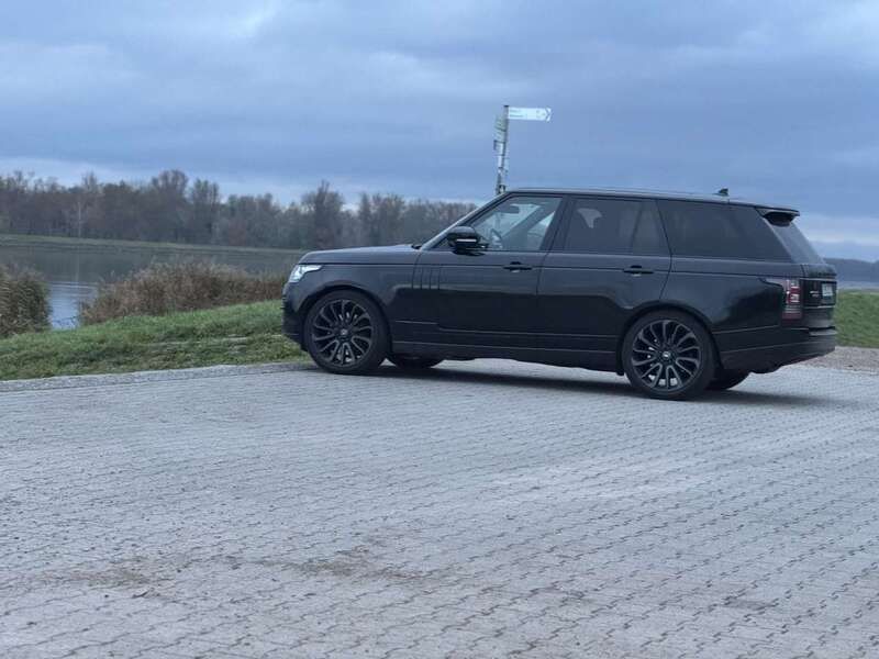 Gebraucht 2016 Land Rover Range Rover Vogue SUV | 32.000 € (Teuer) - Bild 1/4