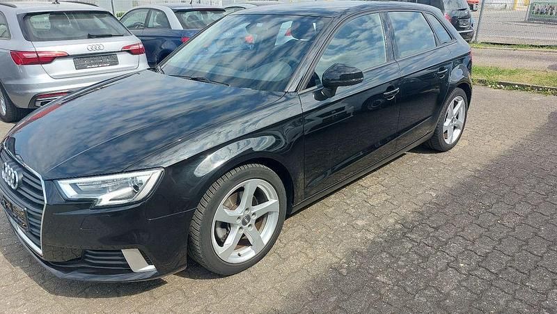Gebraucht Audi A3 Sport 116 PS (85 kW) 2017 Mythosschwarz metallic Limousine