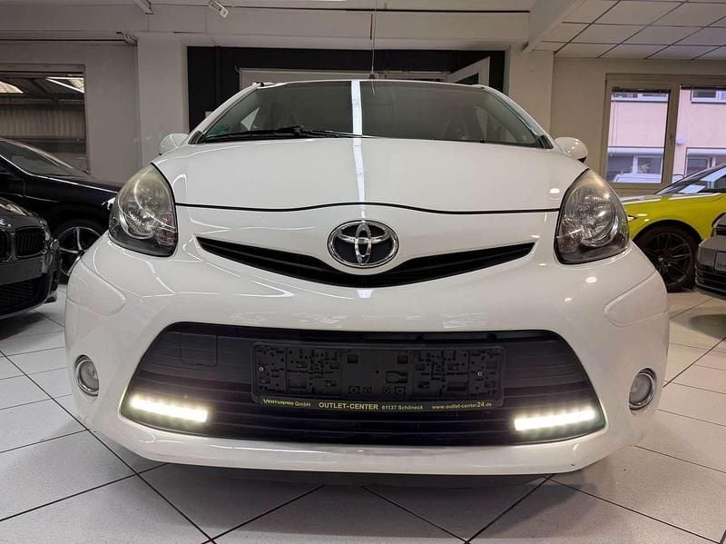 Cool white Gebraucht 2013 Toyota Aygo Kleinwagen | 3.899 € (Fairer Preis) - Bild 1/4