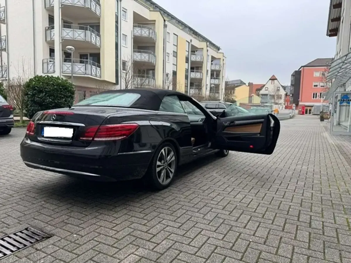 Gebraucht Mercedes E250 204 PS (150 kW) 2015 Schwarz Cabrio