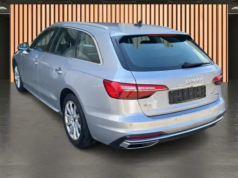 Używany Audi A4 Ambiente 204 KM (150 kW) 2023 Srebrny Kombi