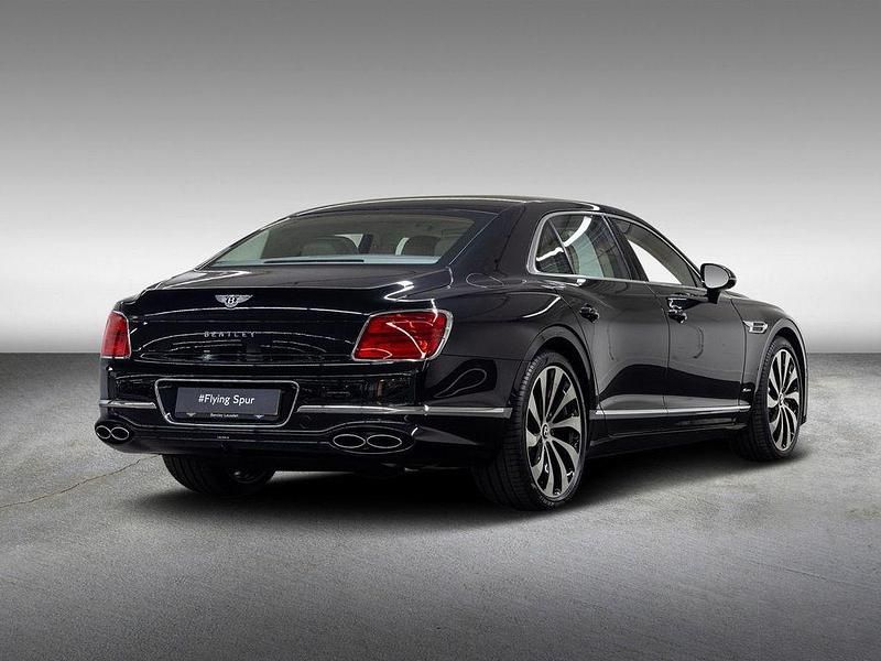 Gebraucht Bentley Flying Spur 551 PS (405 kW) 2024 Schwarz Limousine