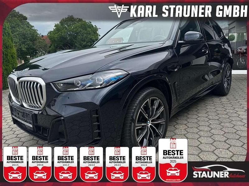 Carbonschwarz metallic (metallic) Gebraucht 2023 BMW X5 M Sport SUV | 71.980 € (Teuer) - Bild 1/2