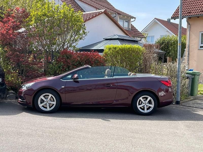 Usado Opel Cascada 140 HP (102 kW) 2013 Vermelho Cabrios