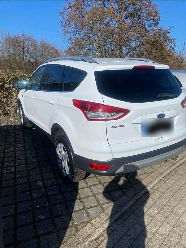 Gebraucht Ford Kuga Titanium 150 PS (110 kW) 2016 Weiß SUV
