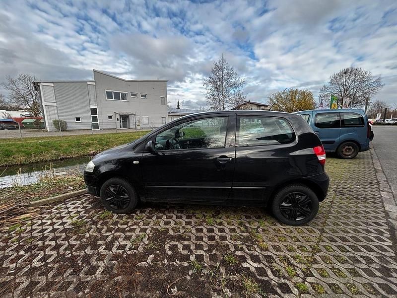 Gebraucht VW Fox 54 PS (39 kW) 2007 Schwarz Kleinwagen