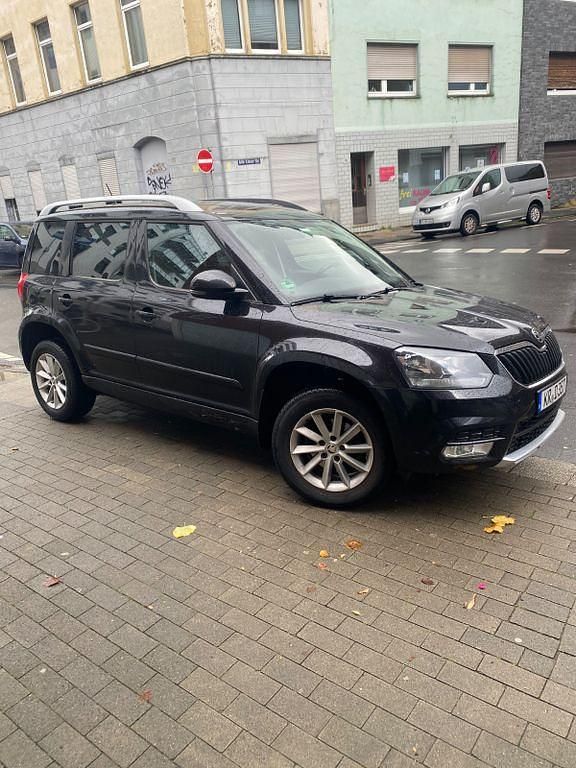 Schwarz Gebraucht 2015 Skoda Yeti Ambition SUV | 8.900 € (Fairer Preis) - Bild 1/4