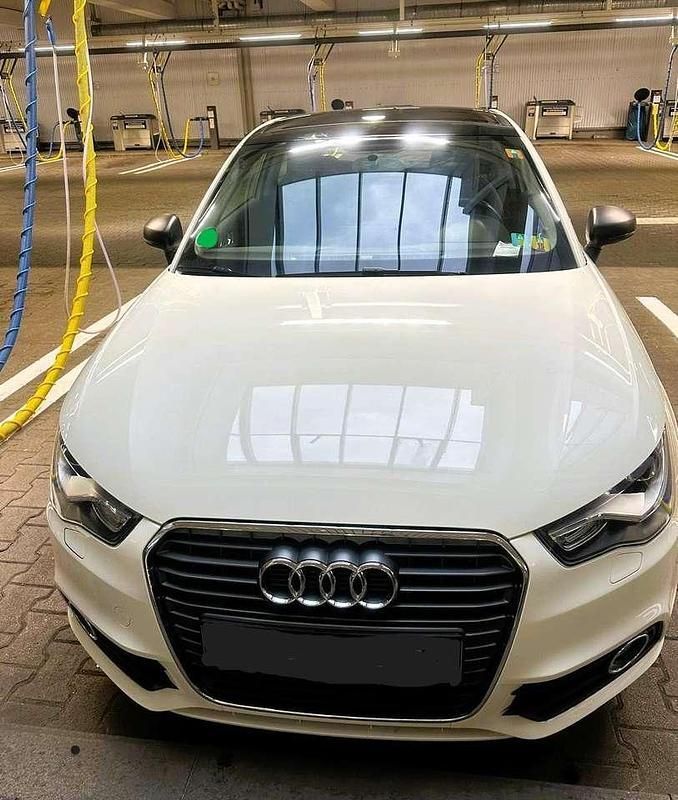 Weiß Gebraucht 2012 Audi A1 Ambition Kleinwagen | 11.000 € (Fairer Preis) - Bild 1/4