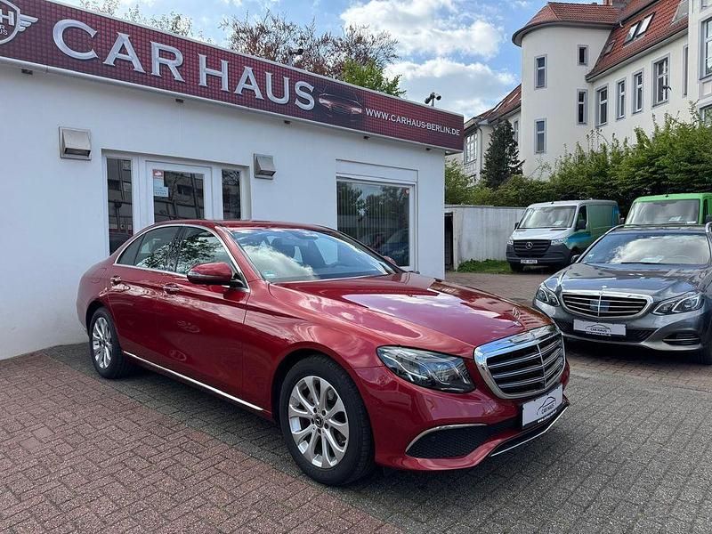 Gebraucht Mercedes E220 Business 194 PS (142 kW) 2018 Hyazinthrot (designolack) Limousine