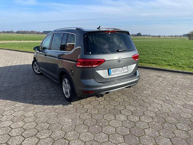 Gebraucht VW Touran Highline 150 PS (110 kW) 2019 Grau Van / Kleinbus