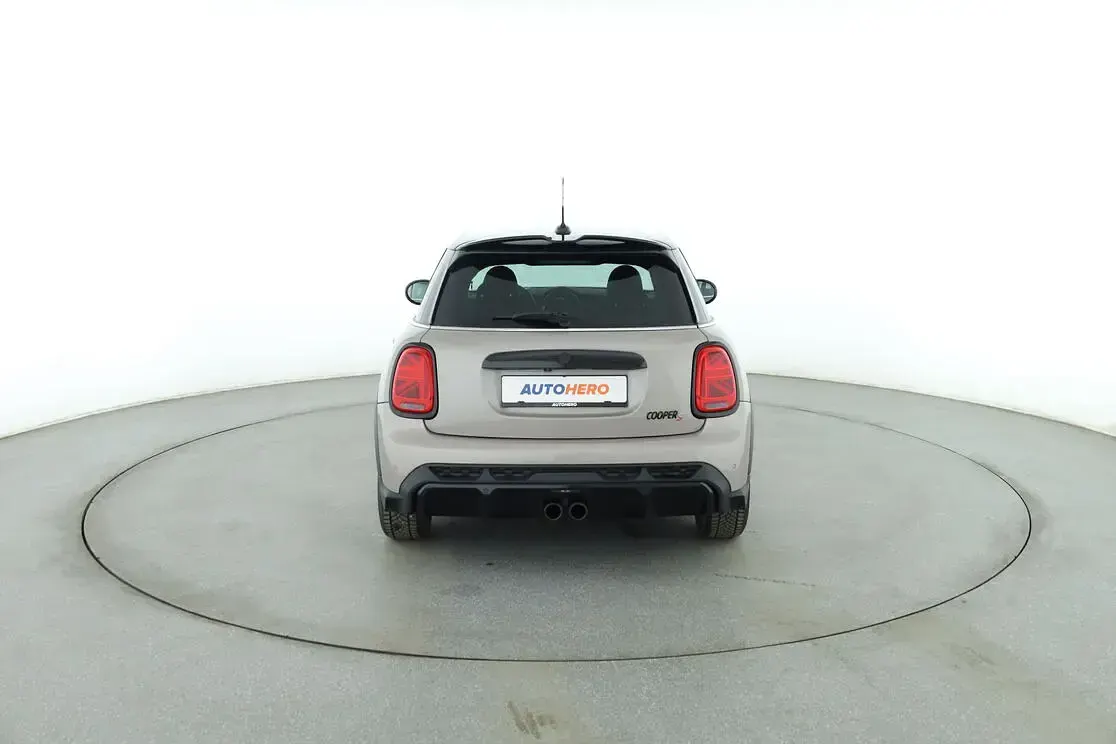 Używany Mini John Cooper Works 178 KM (130 kW) 2021 Beżowy Hatchback