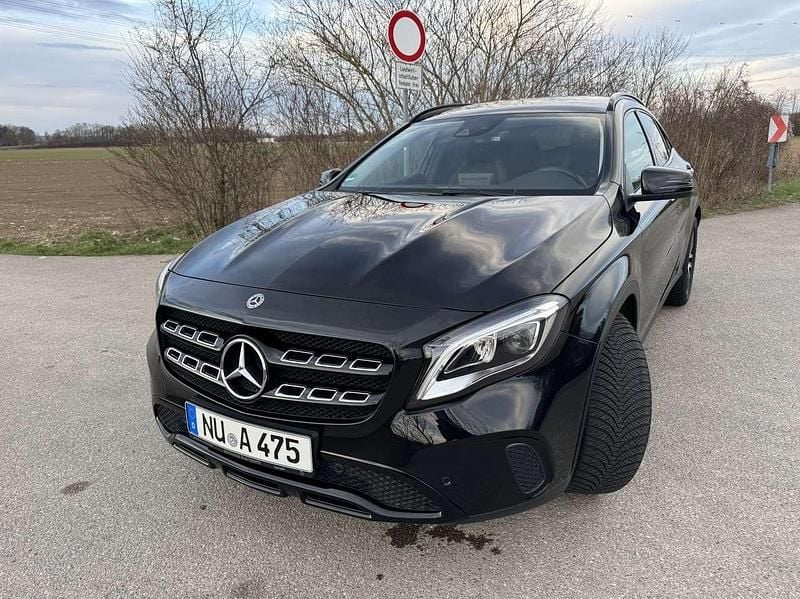 Gebraucht Mercedes GLA180 122 PS (89 kW) 2017 Schwarz SUV