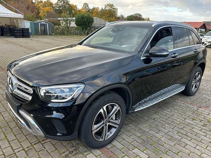 Schwarz Gebraucht 2021 Mercedes GLC300e SUV | 26.775 € (Superpreis) - Bild 1/4