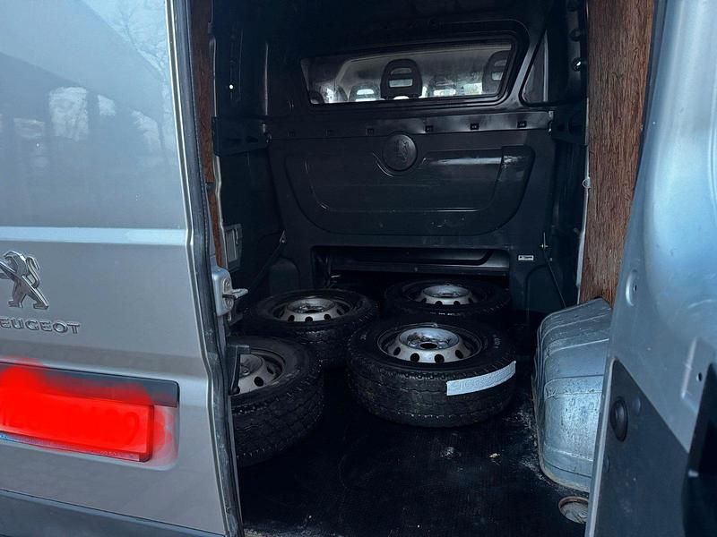 Gebraucht Peugeot Boxer 131 PS (96 kW) 2017 Silber Van