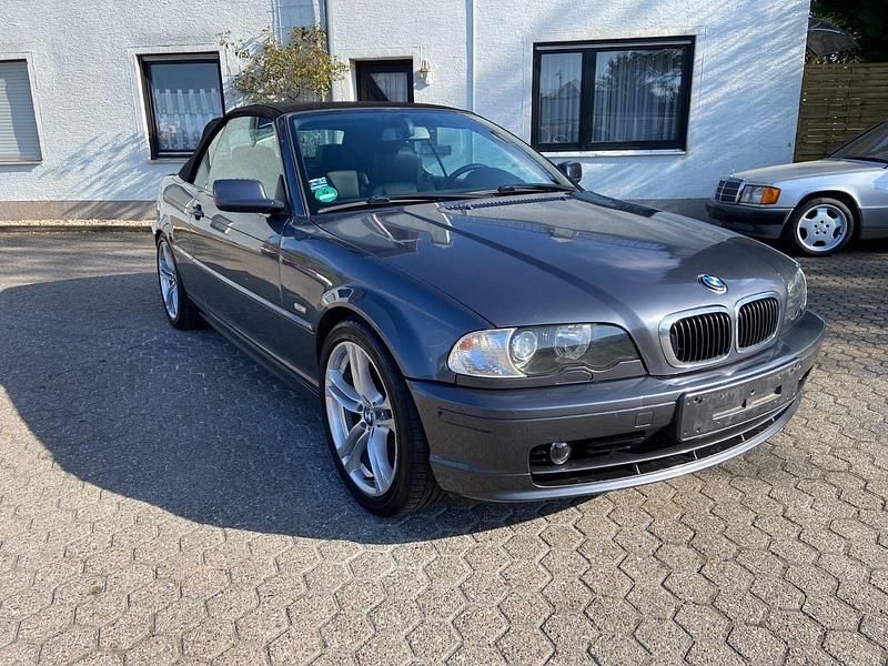 Grau Gebraucht 2003 BMW 318 Cabriolet Sport Line Cabrio | 4.900 € (Superpreis) - Bild 1/4