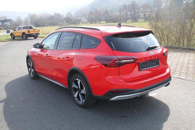 Gebraucht Ford Focus Active X 116 PS (85 kW) 2024 Rot Limousine