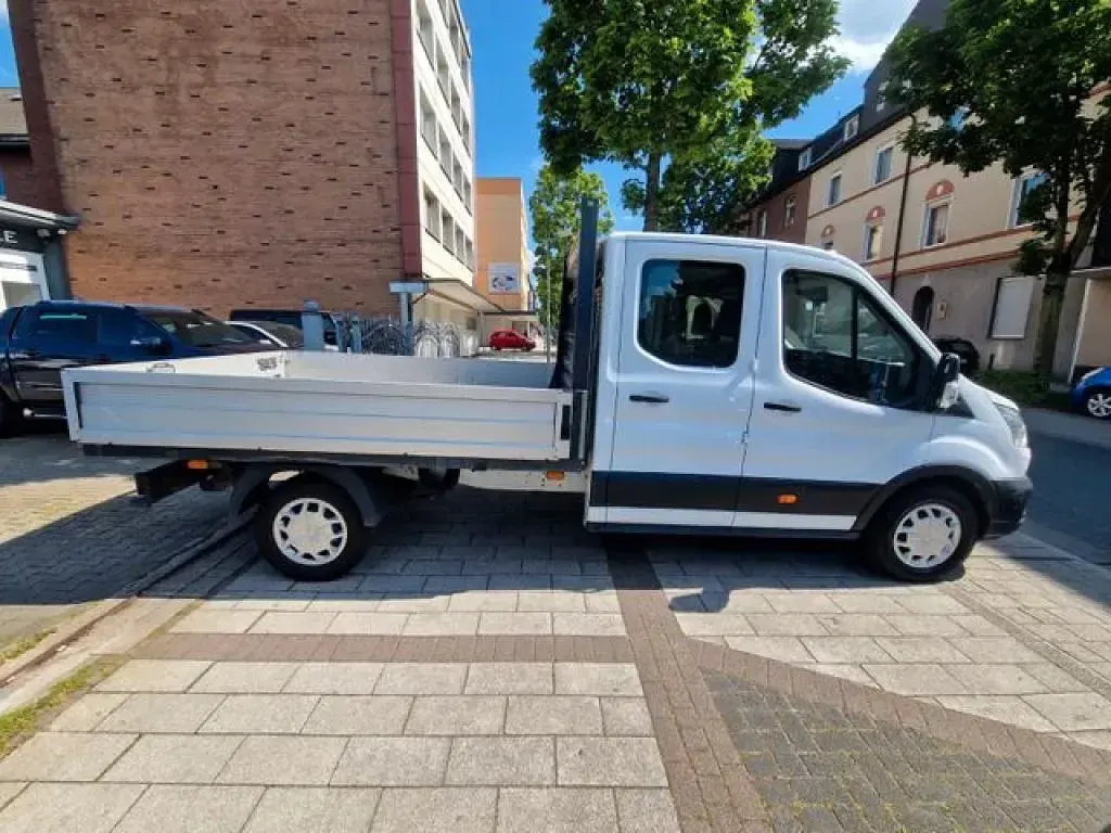 Gebraucht Ford Transit Trend 131 PS (96 kW) 2022 Frozen white Van