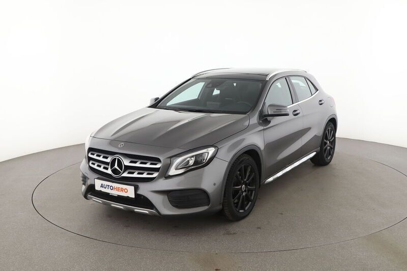 Grau Gebraucht 2019 Mercedes GLA250 AMG line SUV | 24.820 € (Fairer Preis) - Bild 1/4