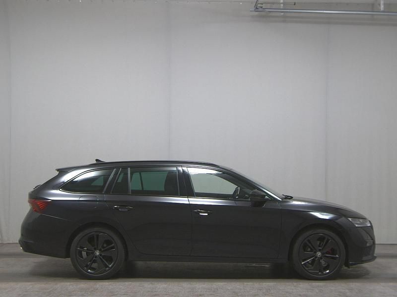 Schwarz magic perleffekt Gebraucht 2021 Skoda Octavia RS Kombi | 22.280 € (Fairer Preis) - Bild 1/4