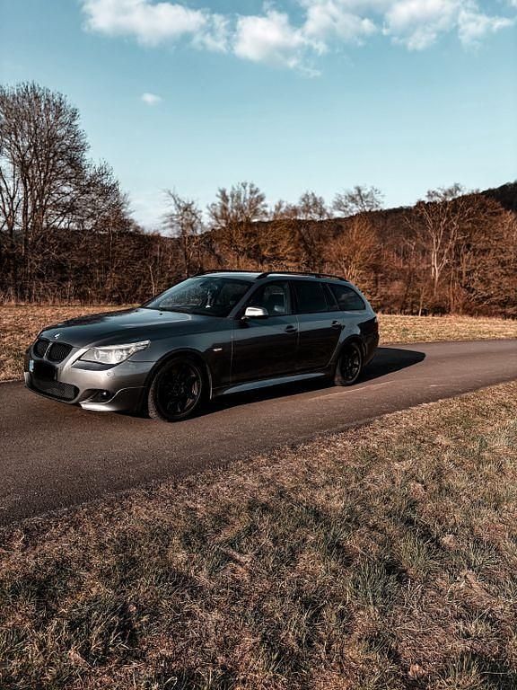 Grau Gebraucht 2010 BMW 530 Lifestyle Kombi | 6.000 € (Fairer Preis) - Bild 1/4