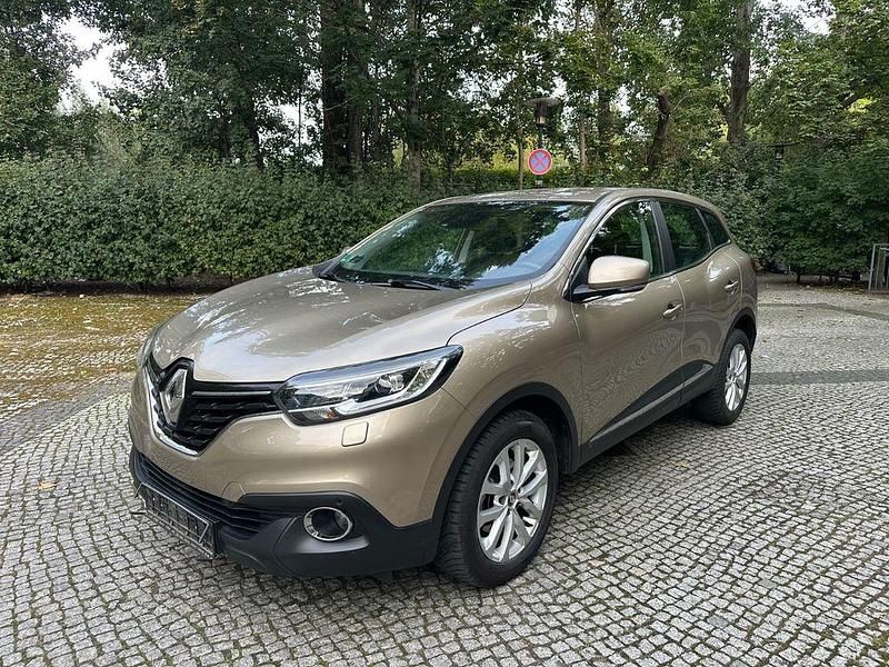Gold Gebraucht 2016 Renault Kadjar Experience SUV | 10.500 € (Guter Preis) - Bild 1/4