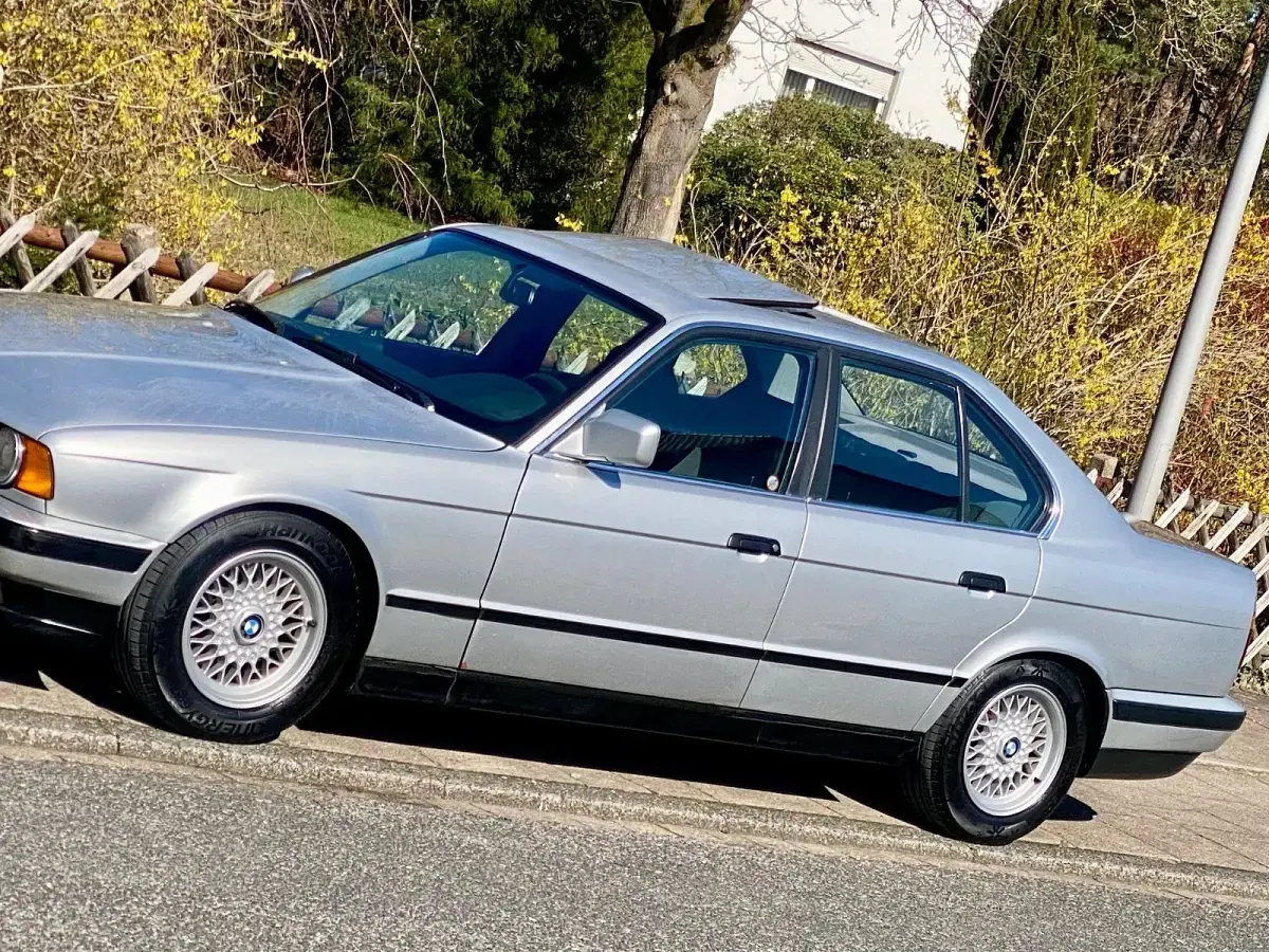 Gebraucht BMW 525 Performance 170 PS (125 kW) 1990 Silber Limousine