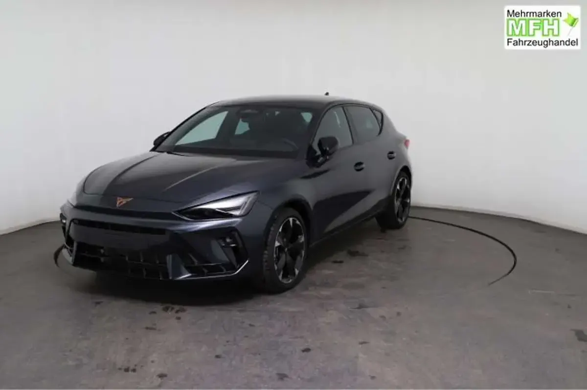 Neu Cupra Leon 150 PS (110 kW) 2026 Grau, magnetic tech (s7) Limousine
