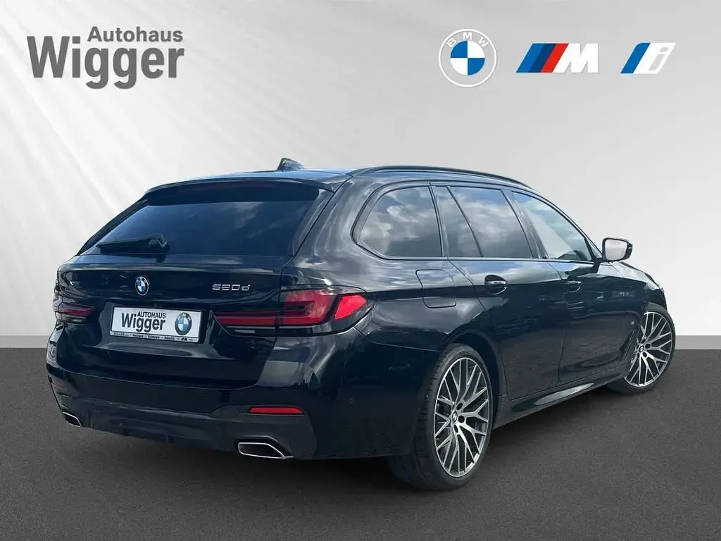 Gebraucht BMW 520 M Sport 190 PS (139 kW) 2023 Schwarz Limousine