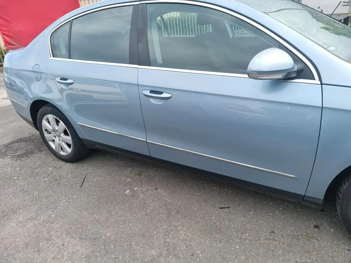Usata VW Passat 140 CV (102 kW) 2005 Blu Berlina