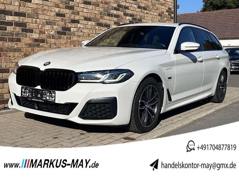 Alpinweiss iii Gebraucht 2022 BMW 530e M Sport Kombi | 31.888 € (Fairer Preis) - Bild 1/4