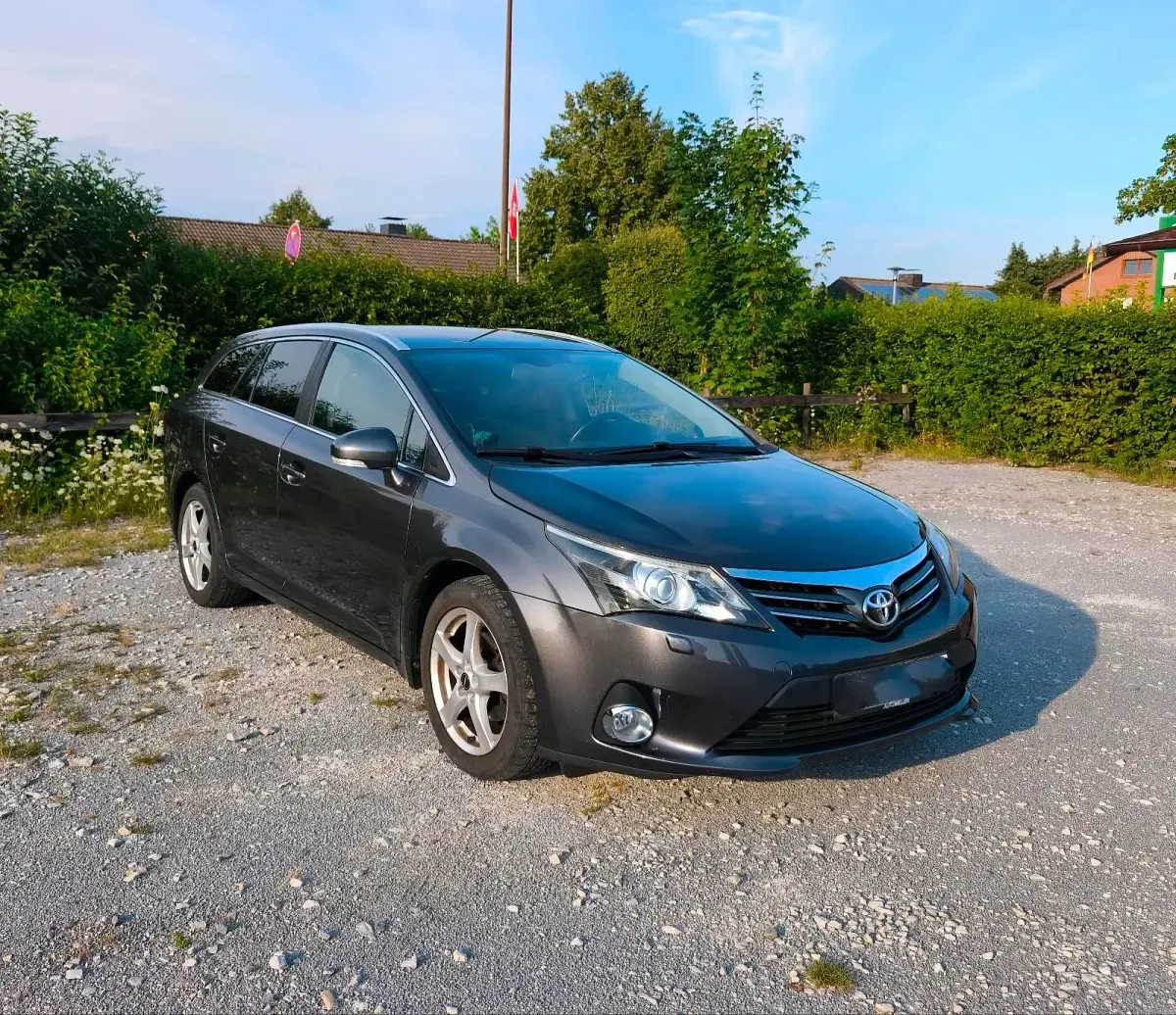 Gebraucht Toyota Avensis 146 PS (107 kW) 2014 Grau Kombi