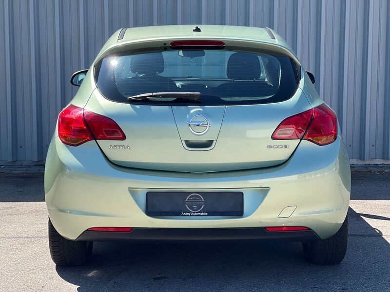 Gebraucht Opel Astra 87 PS (63 kW) 2011 Grün Limousine