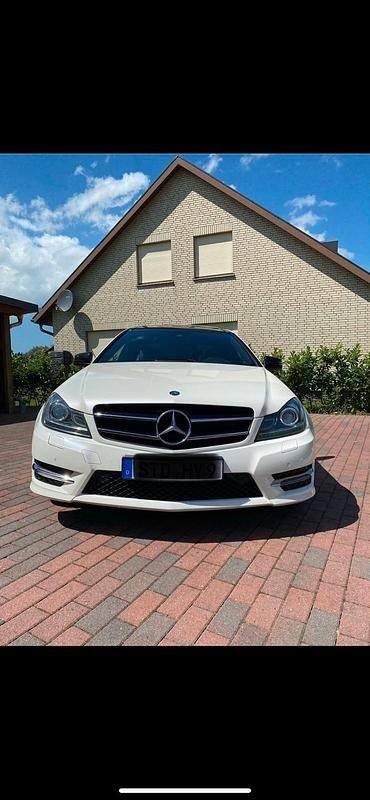 Weiß Gebraucht 2013 Mercedes C350 AMG Coupé | 16.000 € (Fairer Preis) - Bild 1/4