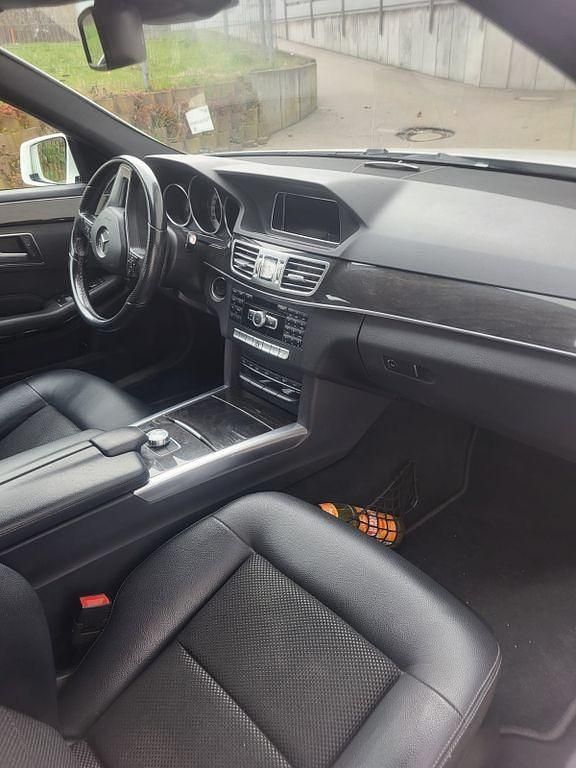 Gebraucht Mercedes E220 Edition 170 PS (125 kW) 2014 Weiß Limousine