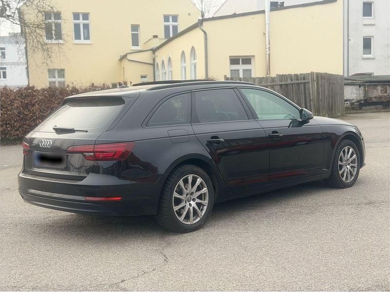 Gebraucht Audi A4 Sport 150 PS (110 kW) 2018 Schwarz Kombi