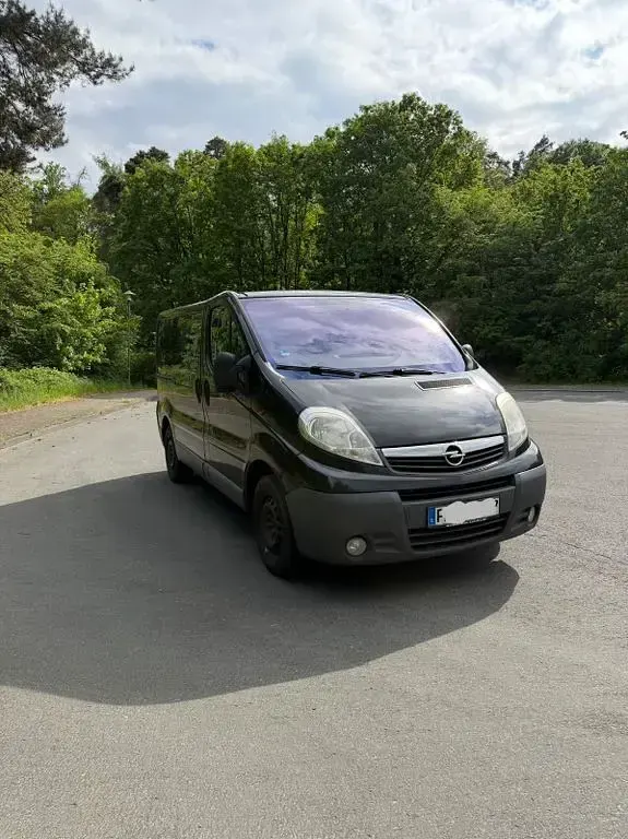 Gebraucht Opel Vivaro 114 PS (83 kW) 2011 Schwarz Van / Kleinbus