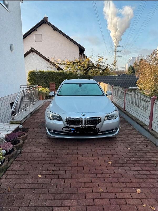 Silber Gebraucht 2011 BMW 520 Kombi | 9.900 € (Fairer Preis) - Bild 1/4