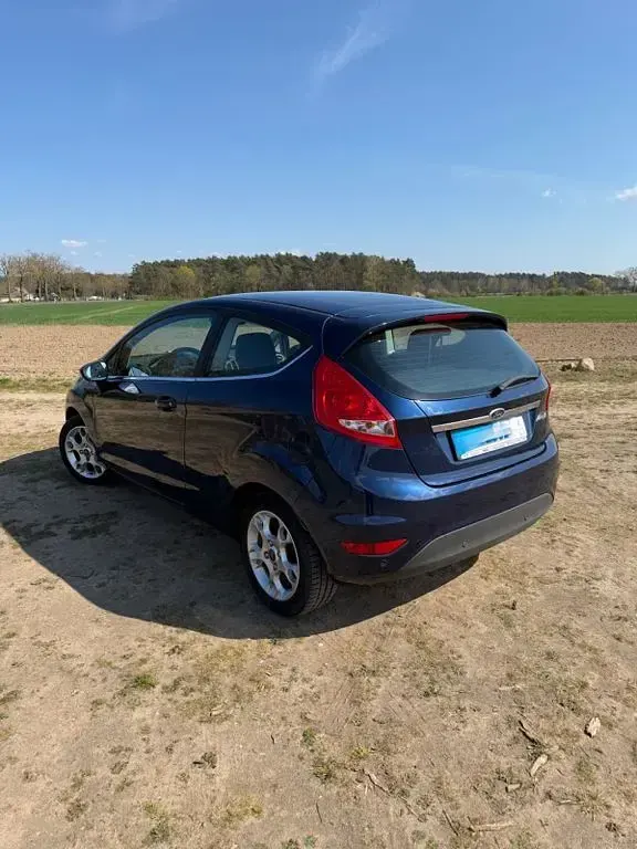 Gebraucht Ford Fiesta Trend 82 PS (60 kW) 2012 Blau Limousine