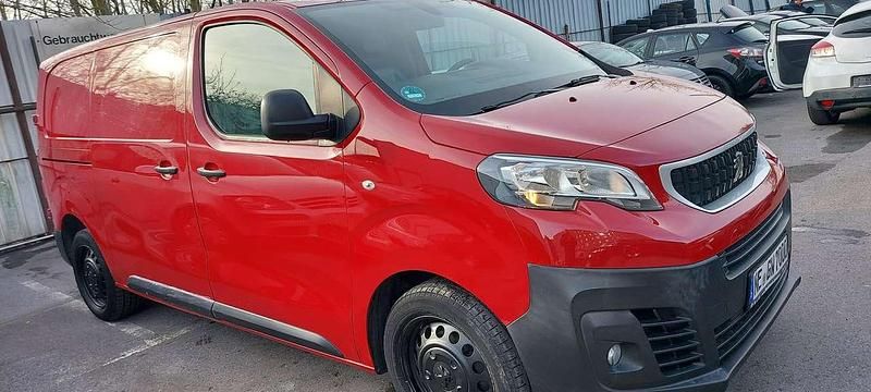 Gebraucht Peugeot Expert Premium 122 PS (89 kW) 2017 Rot ardent Van