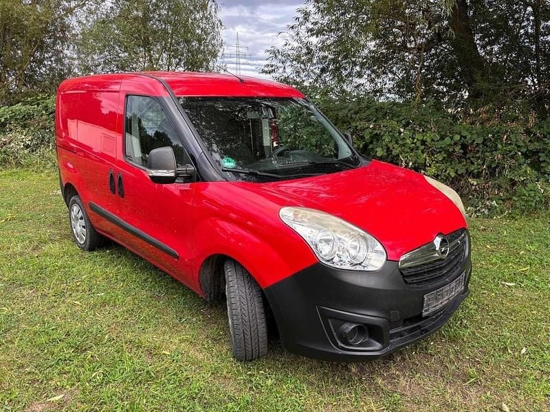 Rot Gebraucht 2014 Opel Combo Van / Kleinbus | 2.999 € (Guter Preis) - Bild 1/4