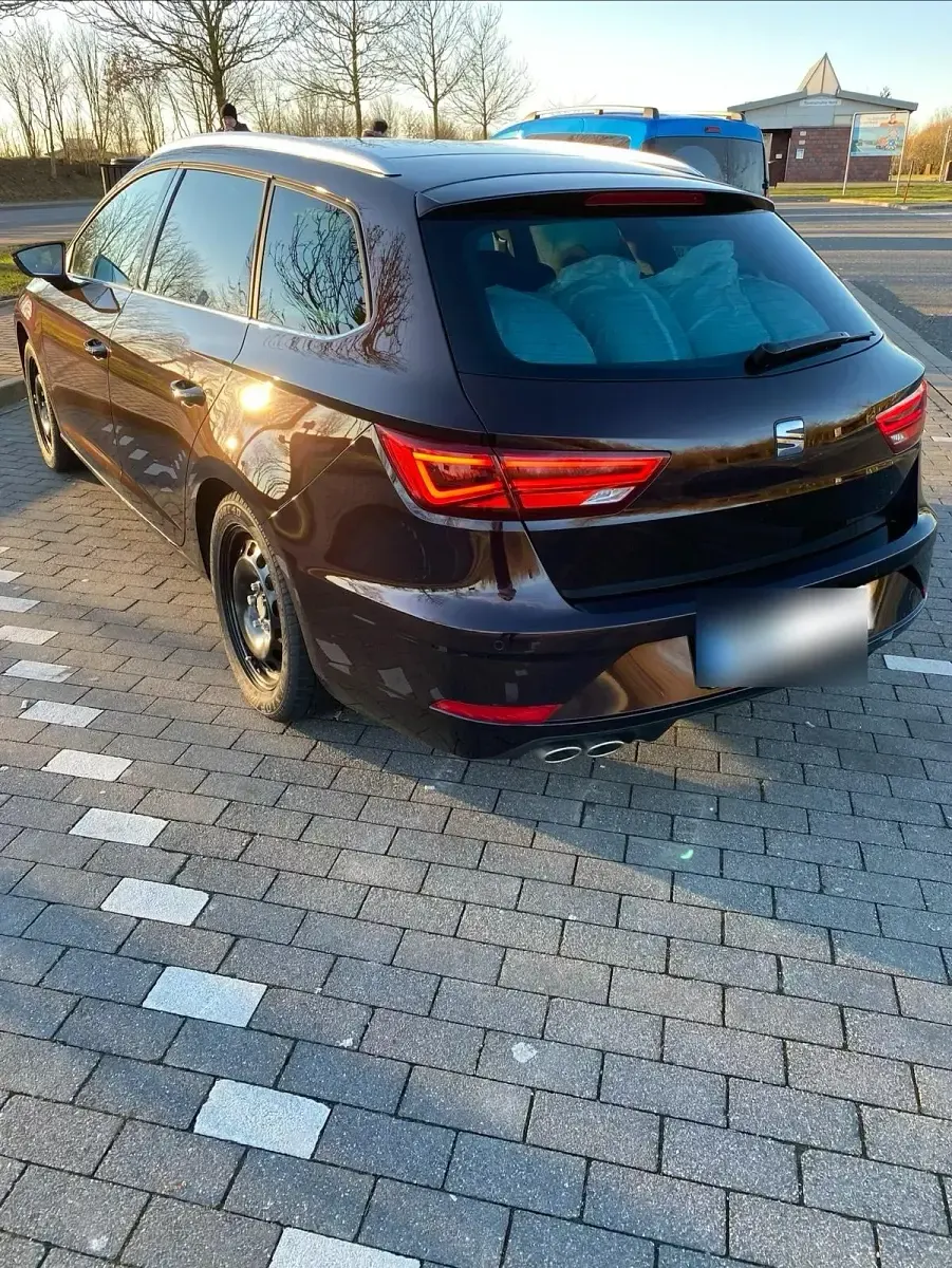 Używany Seat Leon 190 KM (139 kW) 2018 Purpurowy Kombi
