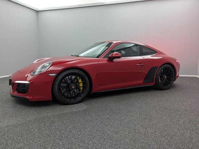 Rot Gebraucht 2018 Porsche 911 Carrera 4 GTS Coupé | 125.991 € (Fairer Preis) - Bild 1/4