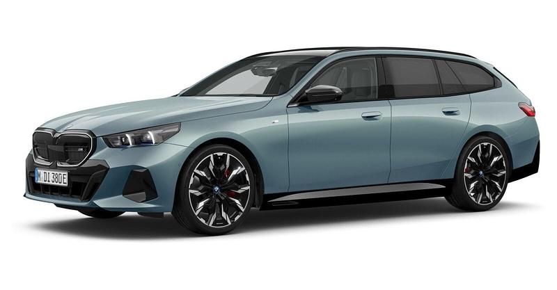 Grün Gebraucht 2024 BMW i5 Comfort Edition Kombi | 77.030 € (Fairer Preis) - Bild 1/4